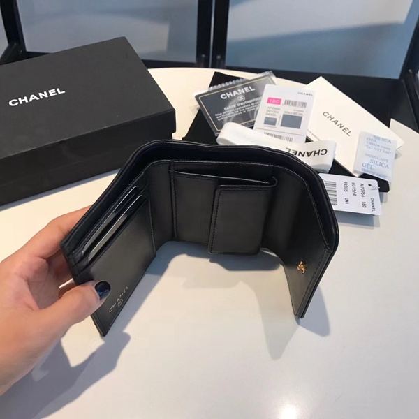 シャネル財布着用イメージ